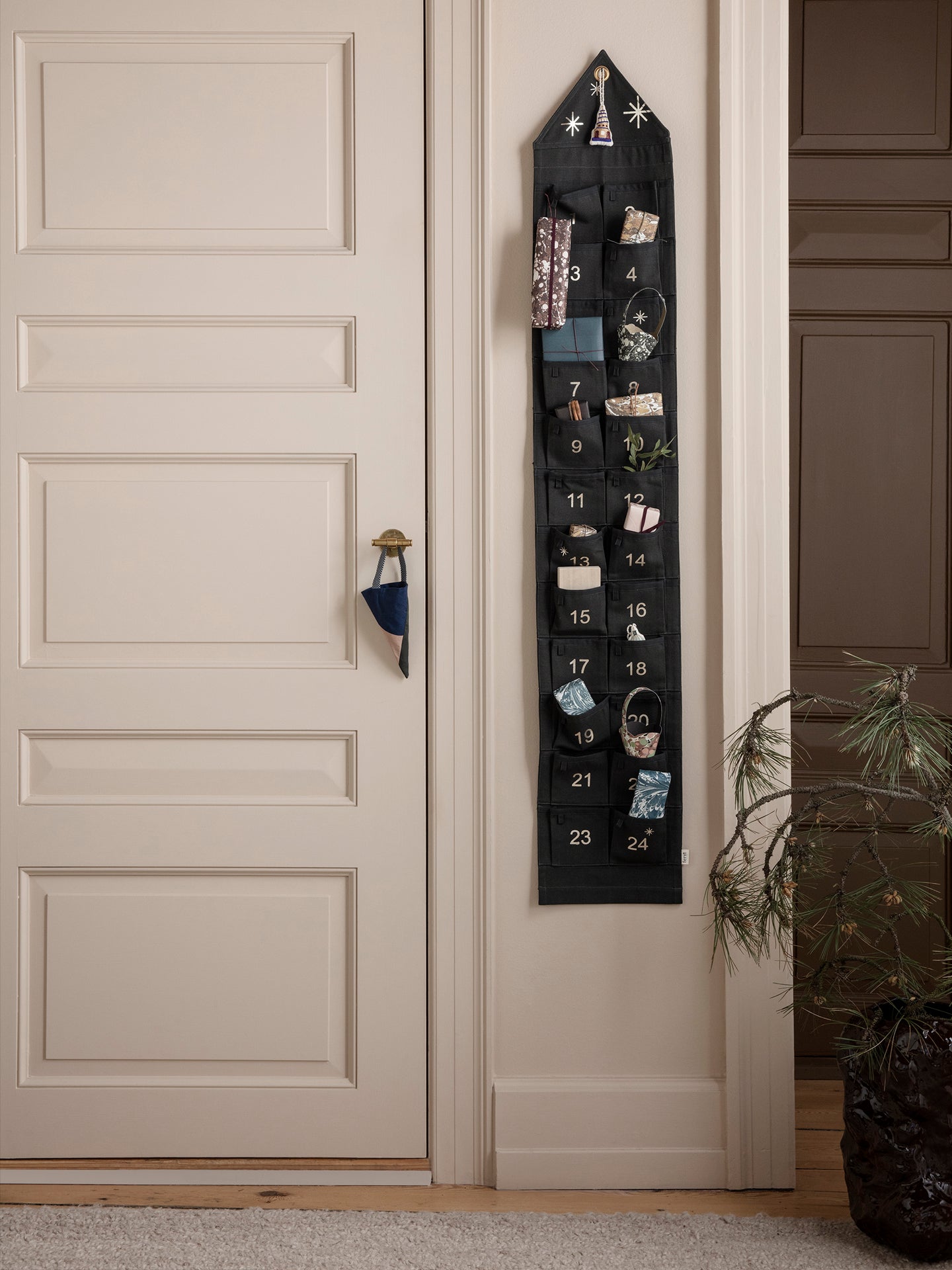 Star Christmas Calendar - Narrow - Dark Green/Dull Gold by Ferm Living