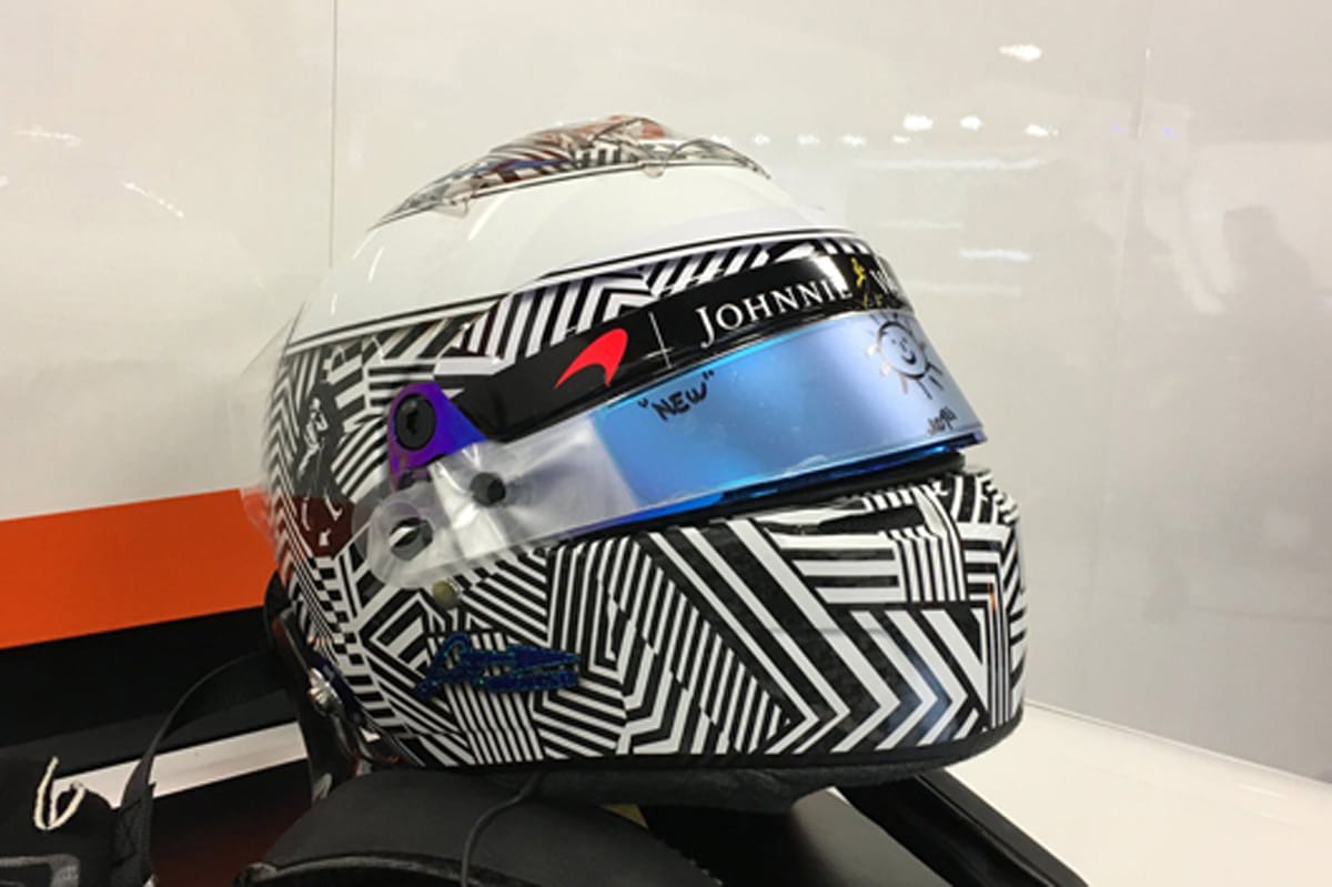 フェルナンド・アロンソ、テスト用に“カモフラ仕様”の特別ヘルメット