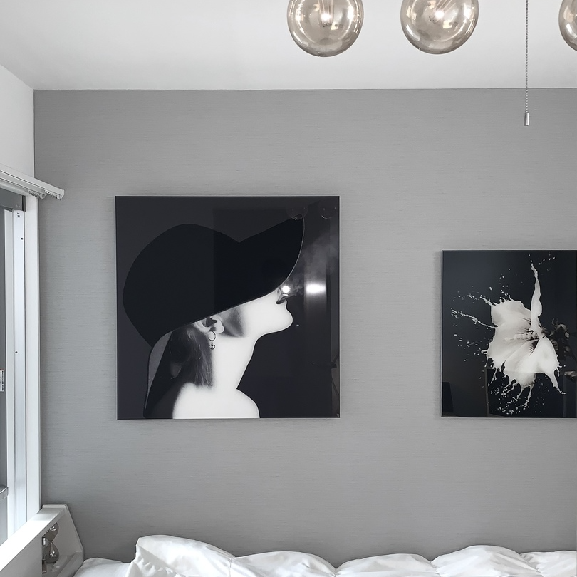 モダンなインテリアに映えるモノクロのアクリルアート | Francfranc