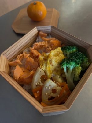 酒井 航(サカイ ワタル)の【DOUBLE=DOUBLE FURNITURE】杉隅切弁当箱／S