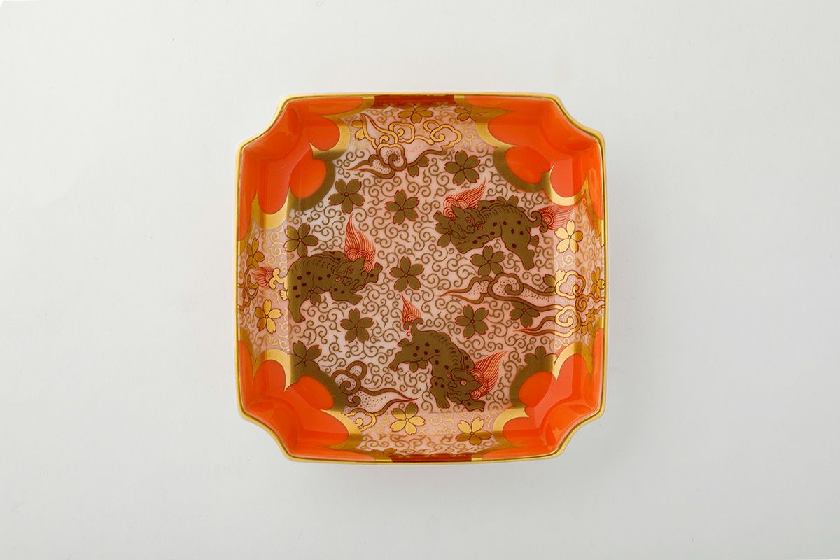 獅子唐草紋 角4号飾皿 | 有田焼 深川製磁｜公式オンラインストア