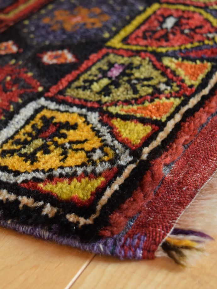 トルコのおしゃれなオールド絨毯、幾何学模様がおしゃれなトライバル