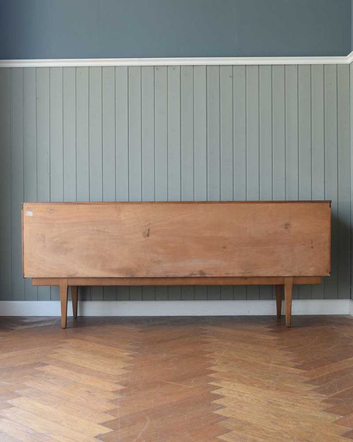 収納たっぷりのヴィンテージ家具、北欧系インテリアにピッタリな