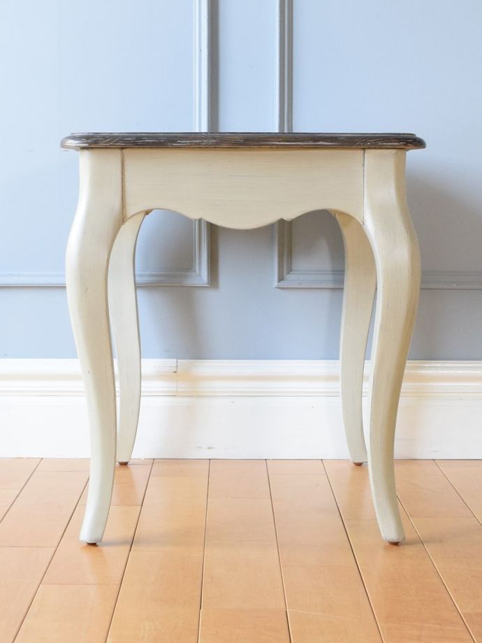 フランスのアンティーク調のおしゃれなローテーブル、シャビーシックな