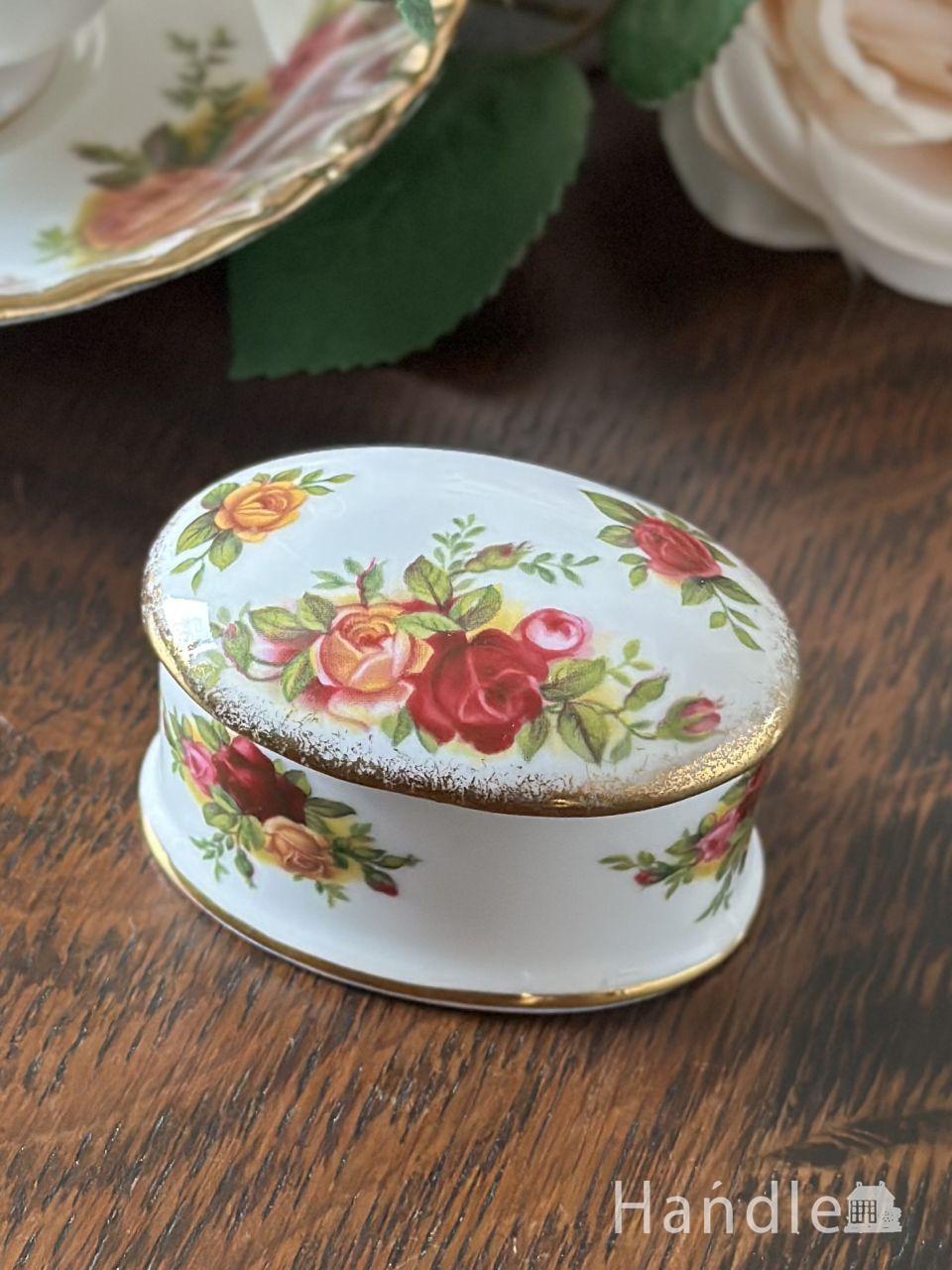 英国から届いたハマースレイ(Hammersley)の陶磁器、クローバーの形の