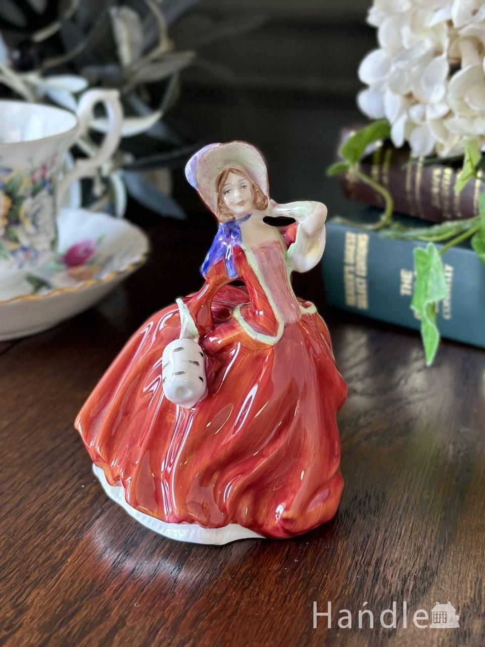 ロイヤルドルトン社のアンティークフィギュリン（Autumn Breezes）(m