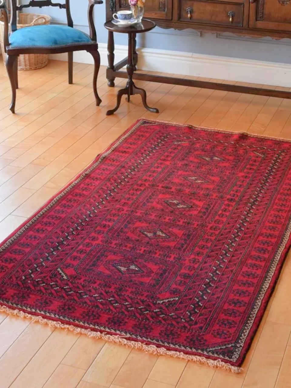 ビンテージのおしゃれな絨毯、バルーチの一点もののトライバルラグ (m