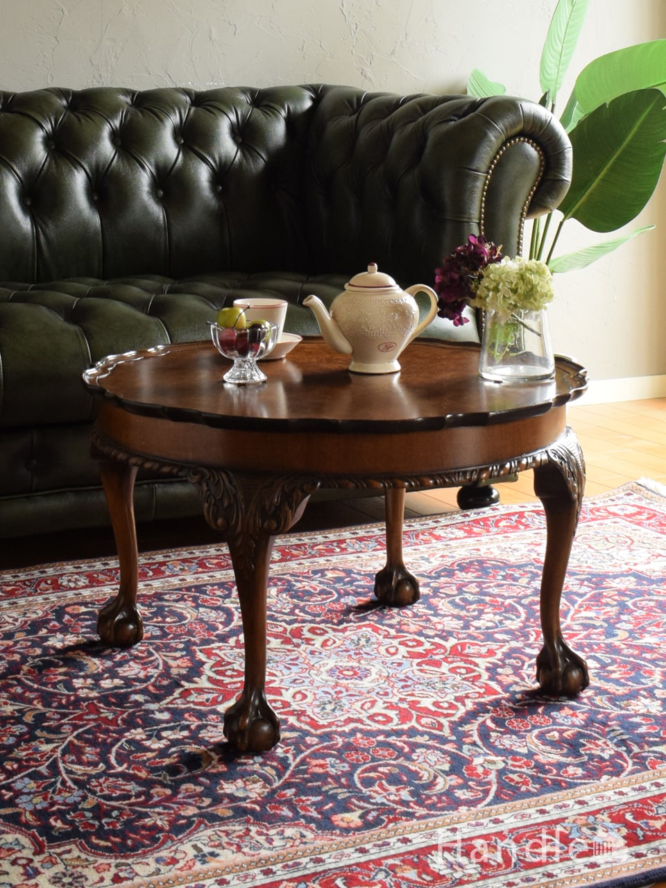 フランスのアンティークテーブル、天板がガラスの優雅なローテーブル(j