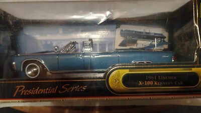 Road Signature Lincoln X-100 Kennedy Limousine 1:24 Car - Blue