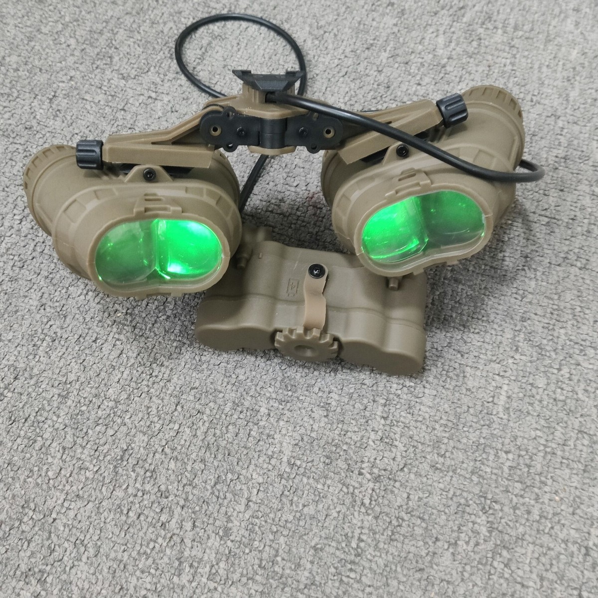 Luminous version GPNVG 18 Night Vision Goggles Flipable Dummy
