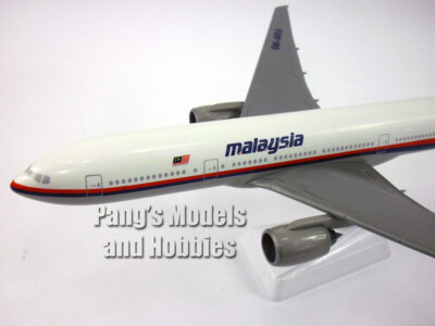 Boeing 777 (777-200) Malaysia Airlines 1997 - 50 Years 1/200 Scale