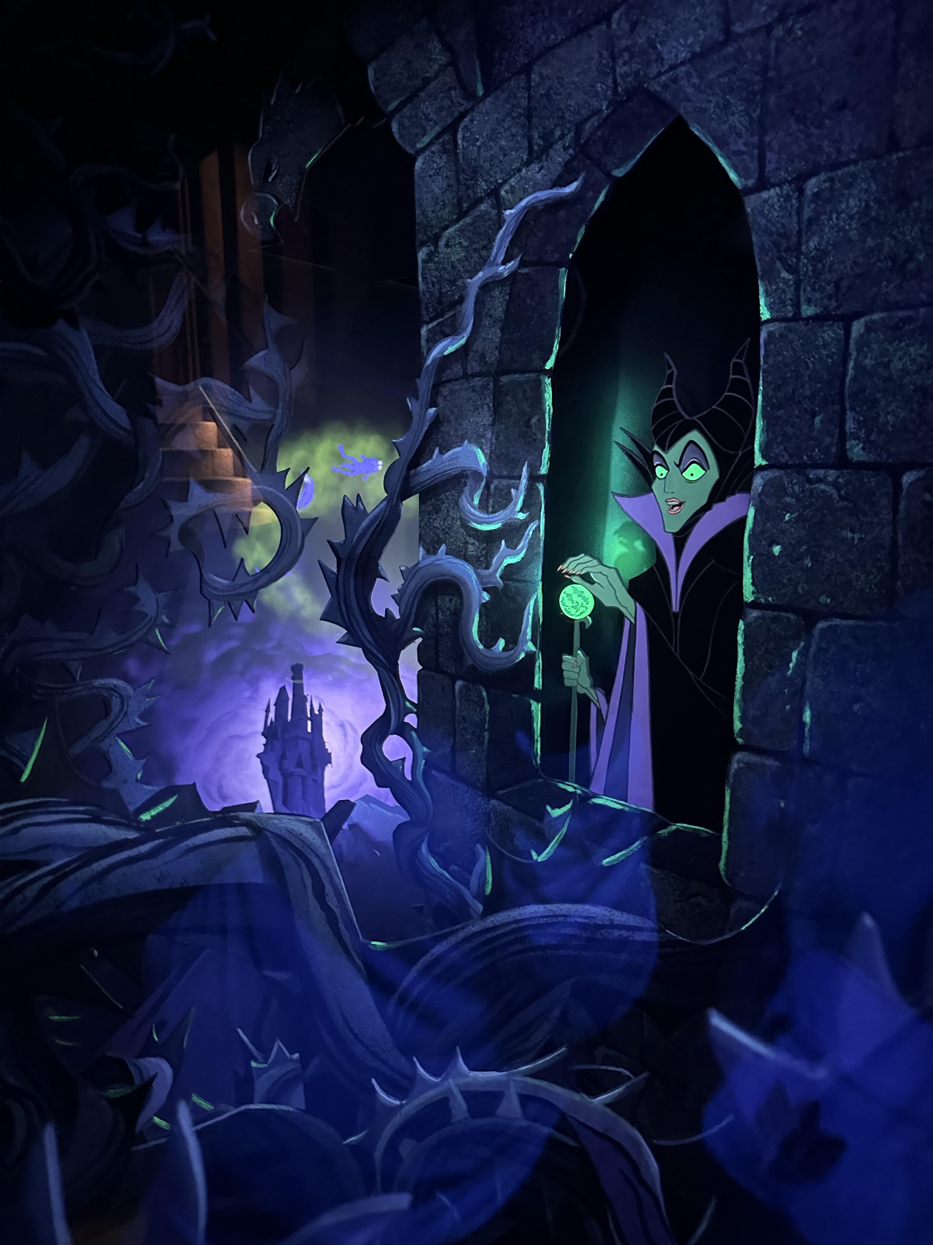 唯一無二のマレフィセント 9-16-23 眠れる森の美女の城 ウォークスルー