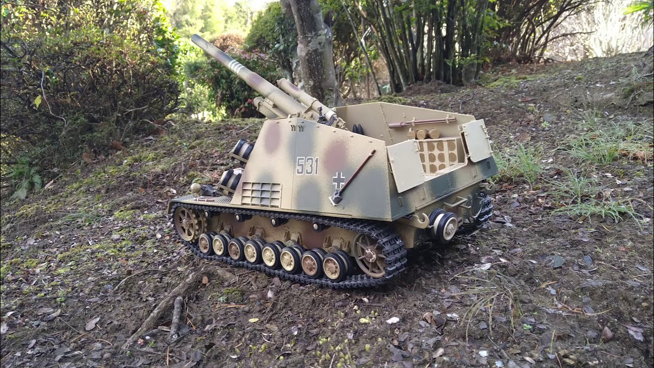 BANDAY 1/15 HUMMEL（フンメル）自走榴弾砲 - YouTube
