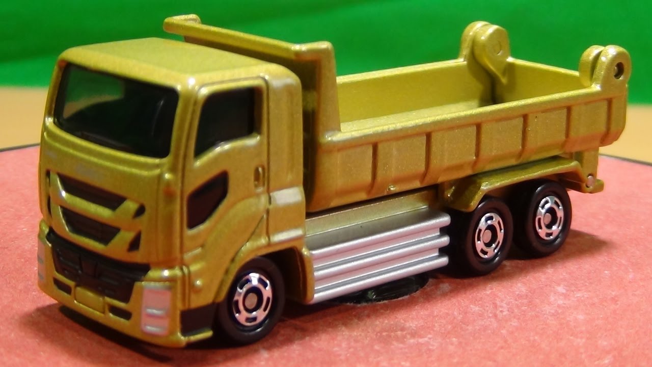 トミカ No.101 いすゞ ギガ ダンプカー - YouTube