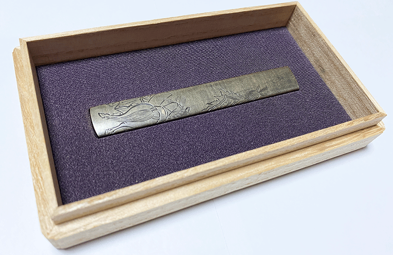 馬上揮毫図小柄 銘 宗珉 Kozuka design of Writing on the Horse
