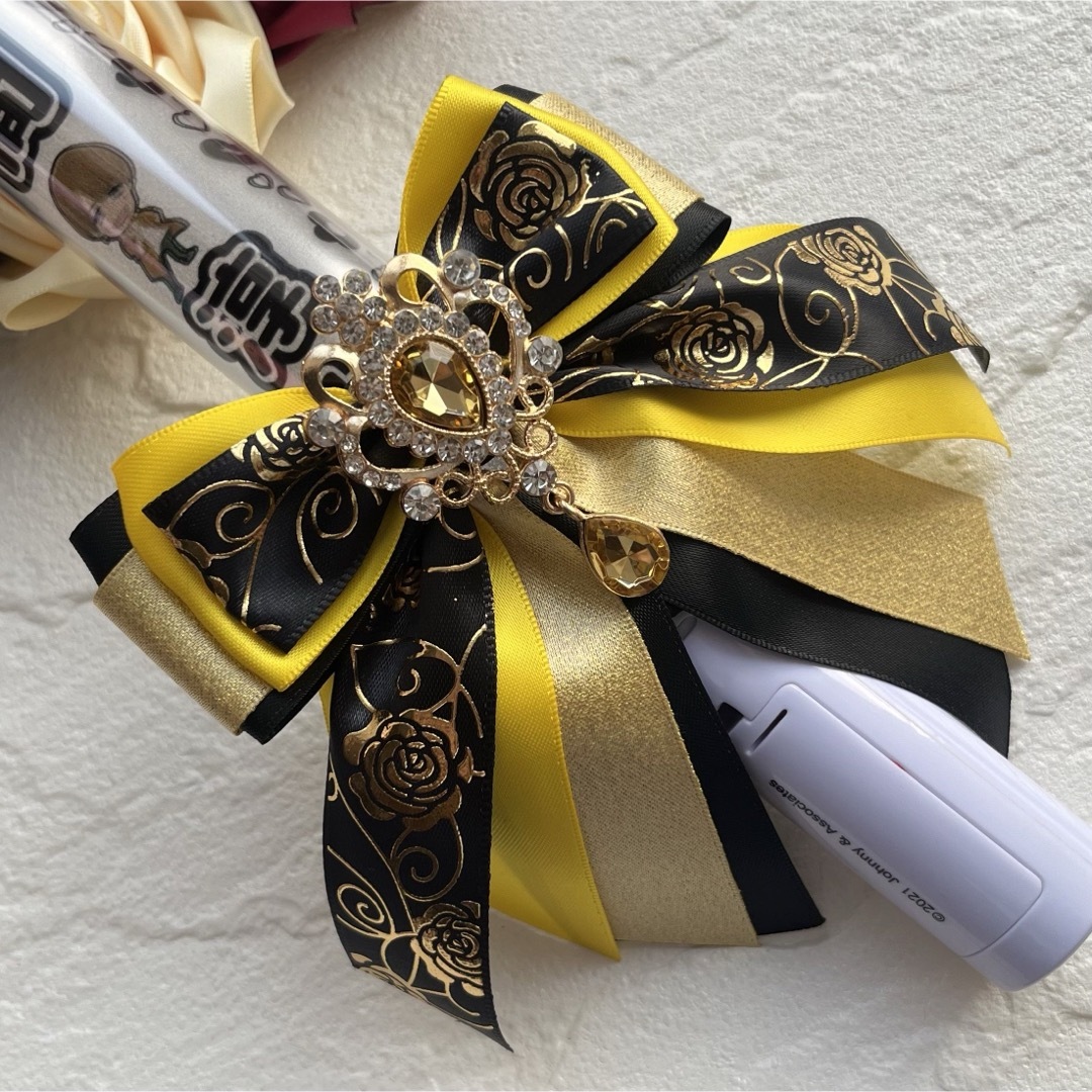 ペンライトリボン キンブレリボン ペンラリボン 黄色 黒 バラの通販 by