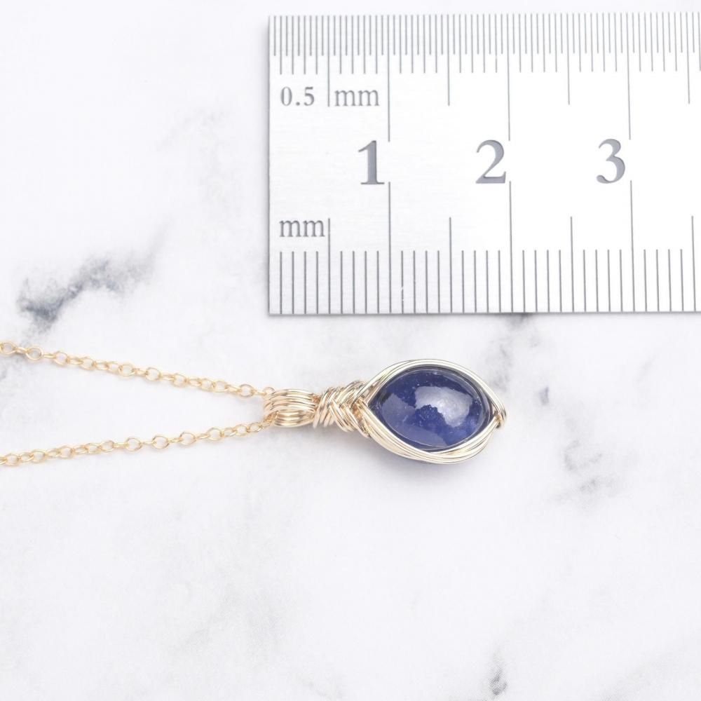 ブルーサファイア ペンダントトップ ワイヤーラッピング 14kgf 天然石