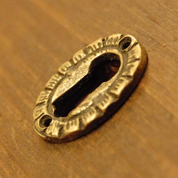 ブラス鍵穴586 真鍮金具 家具部品 鍵部品 アンティーク仕上げ DIY 日曜