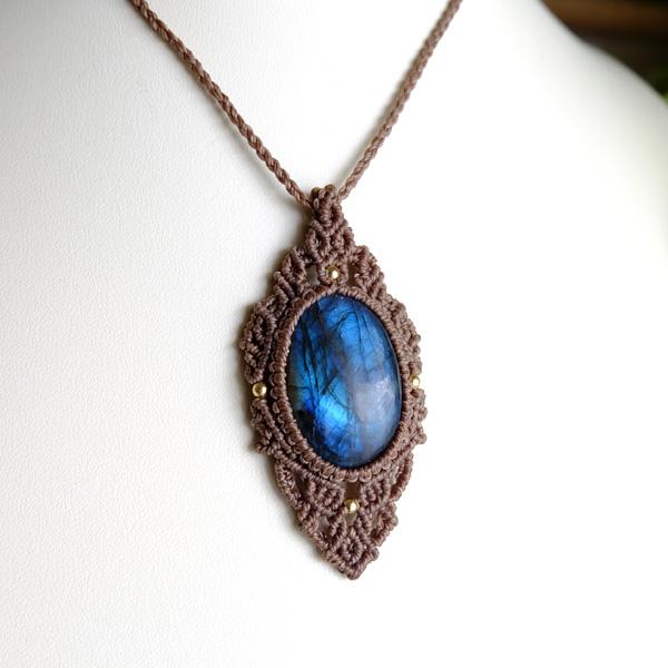 ラブラドライト（マダガスカル産）マクラメ編みペンダントネックレス