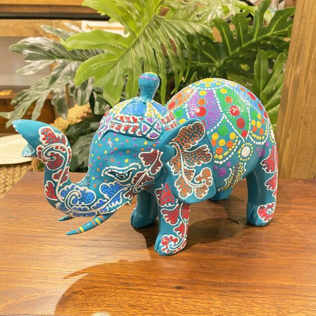 木彫り ゾウのオブジェ 象 置き物 水色 アニマル カラフル ゾウ 置物
