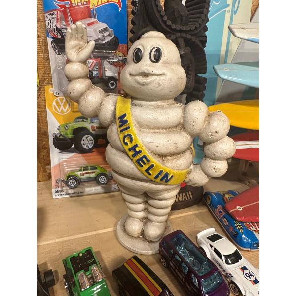 monkeys_michelin-bank