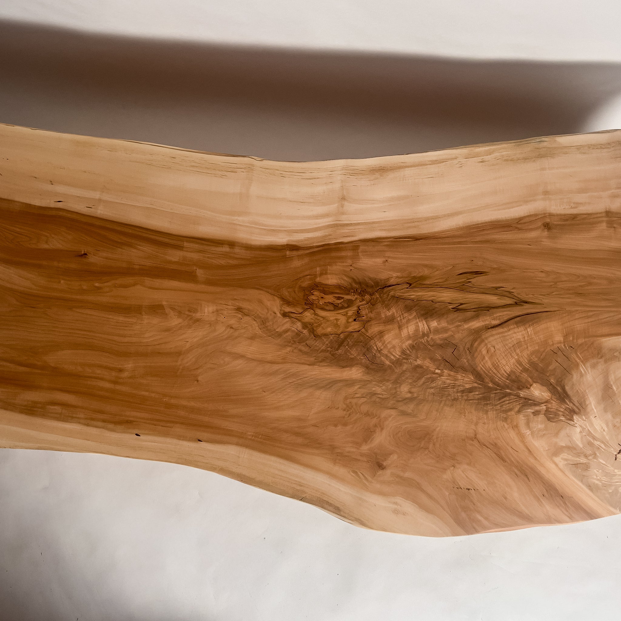 公式】KIDO MEIMOKU（鬼童銘木）｜一枚板テーブル・ソファ専門店