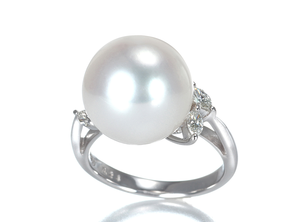 プラチナ 南洋白蝶真珠 リング （13.0ミリ D0.24ct・オーロラ