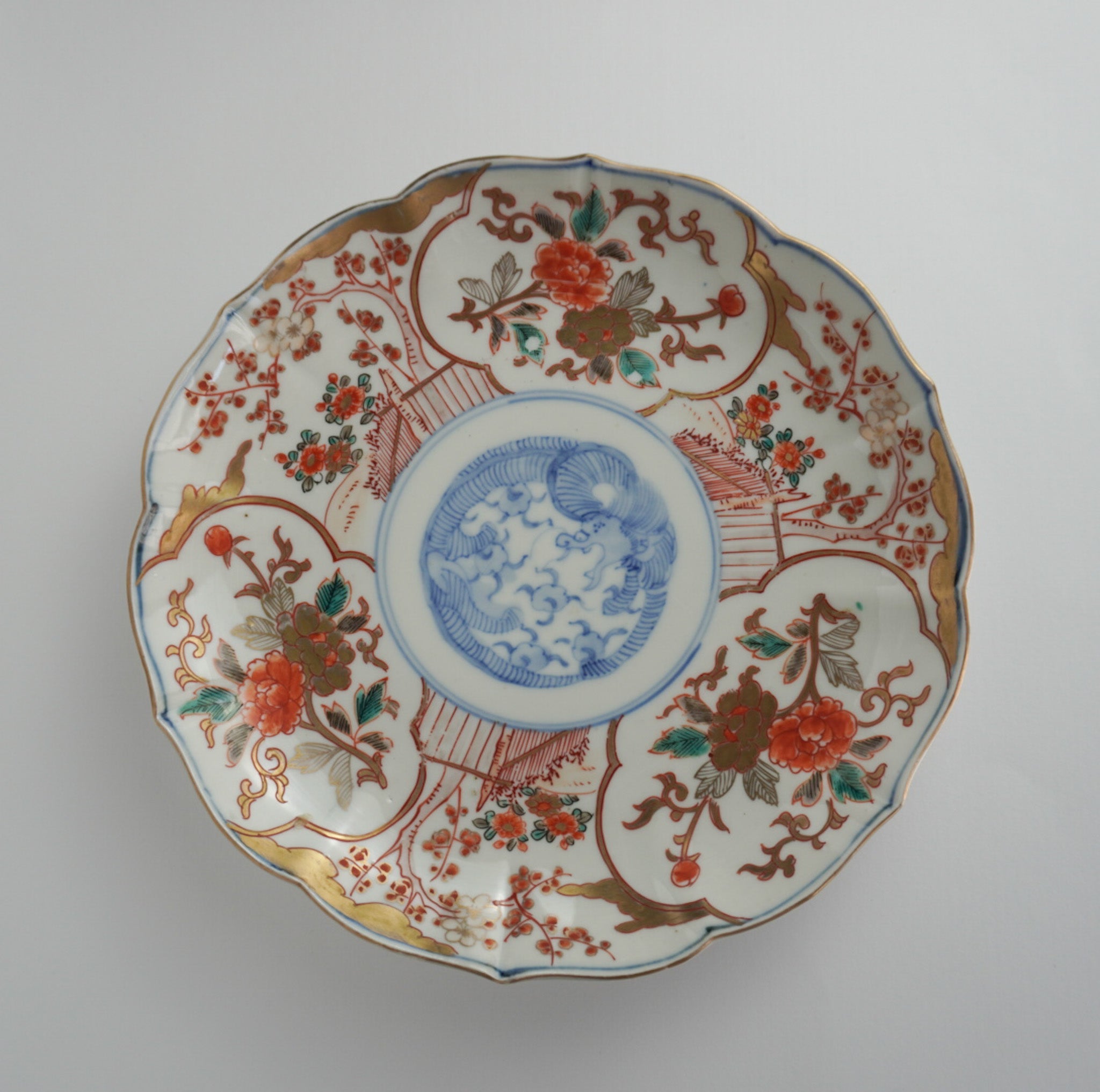 古伊万里 輪花金彩色絵7寸皿 吉祥文 古伊万里 輪花金彩色絵7寸皿 吉祥