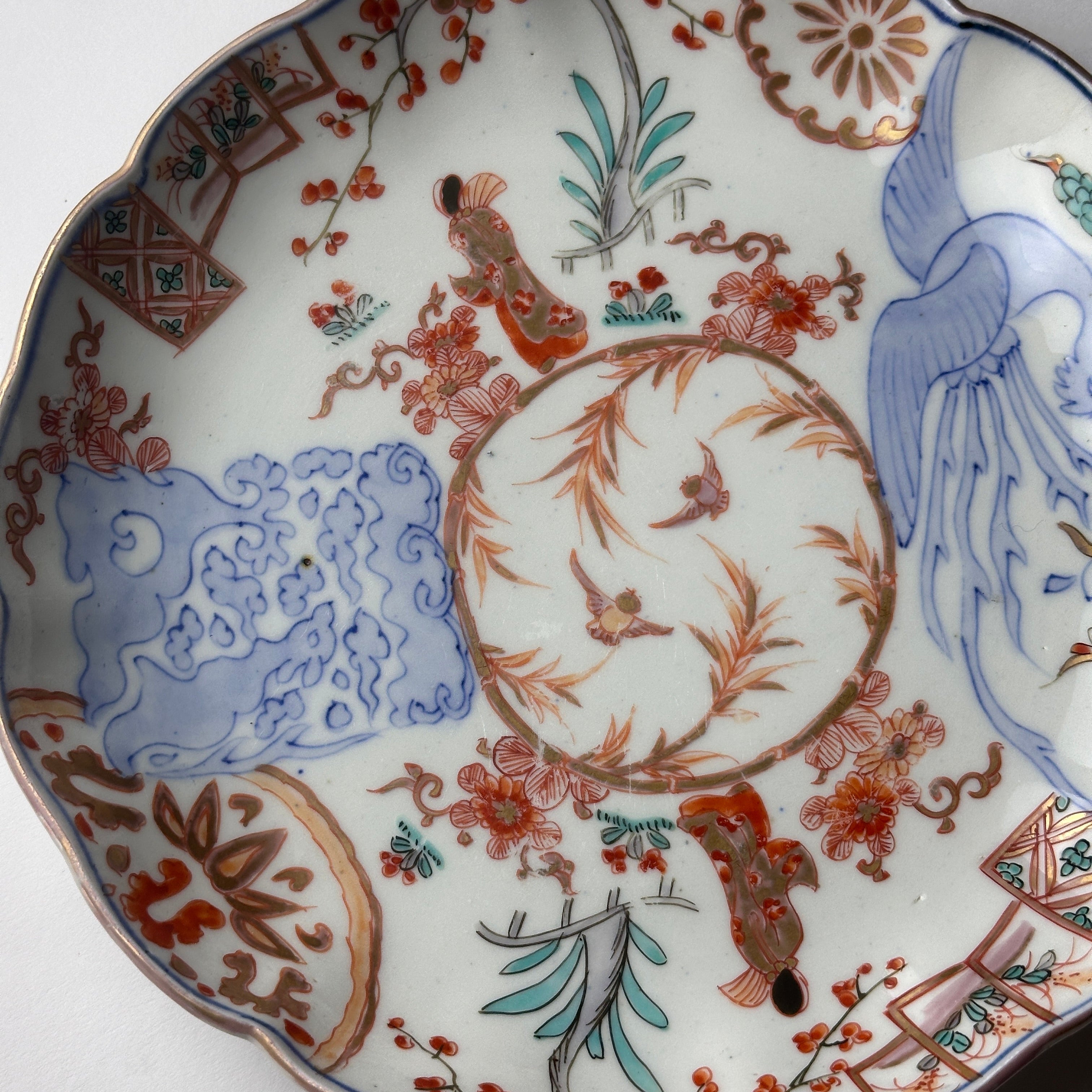 骨董 可愛らしい余白のある明治伊万里7寸 夢幻の広がりを描く古伊万里7