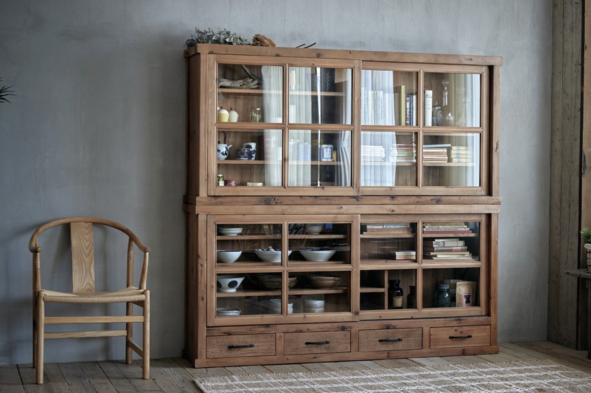 シンプルなお部屋づくりにマッチする、杉の古材で作る水屋箪笥（和家具