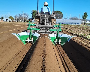 旭陽工業株式会社（中耕・培土・畦立作業）