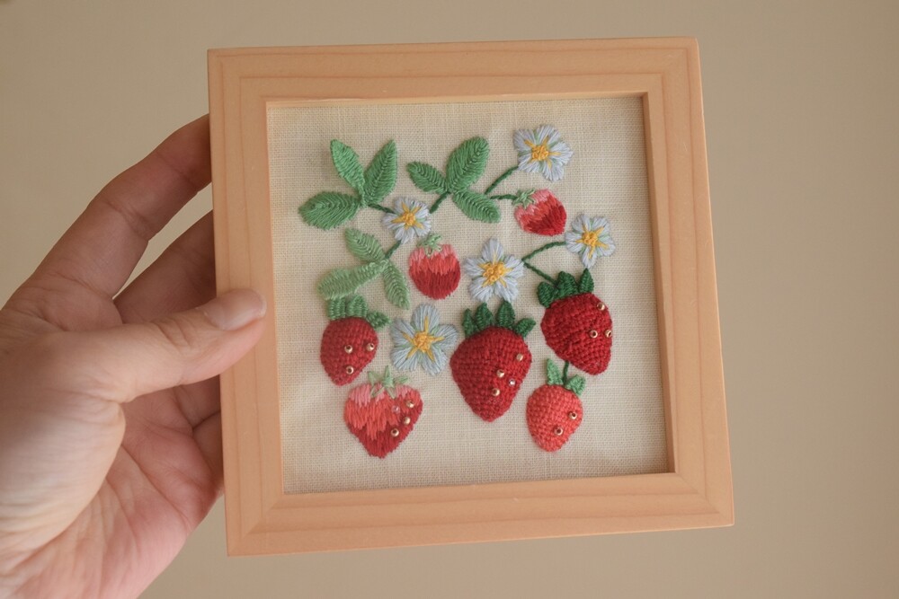 春の刺繍】ホビーラホビーレのぷっくり刺繍「いちご」完成♪ : happy