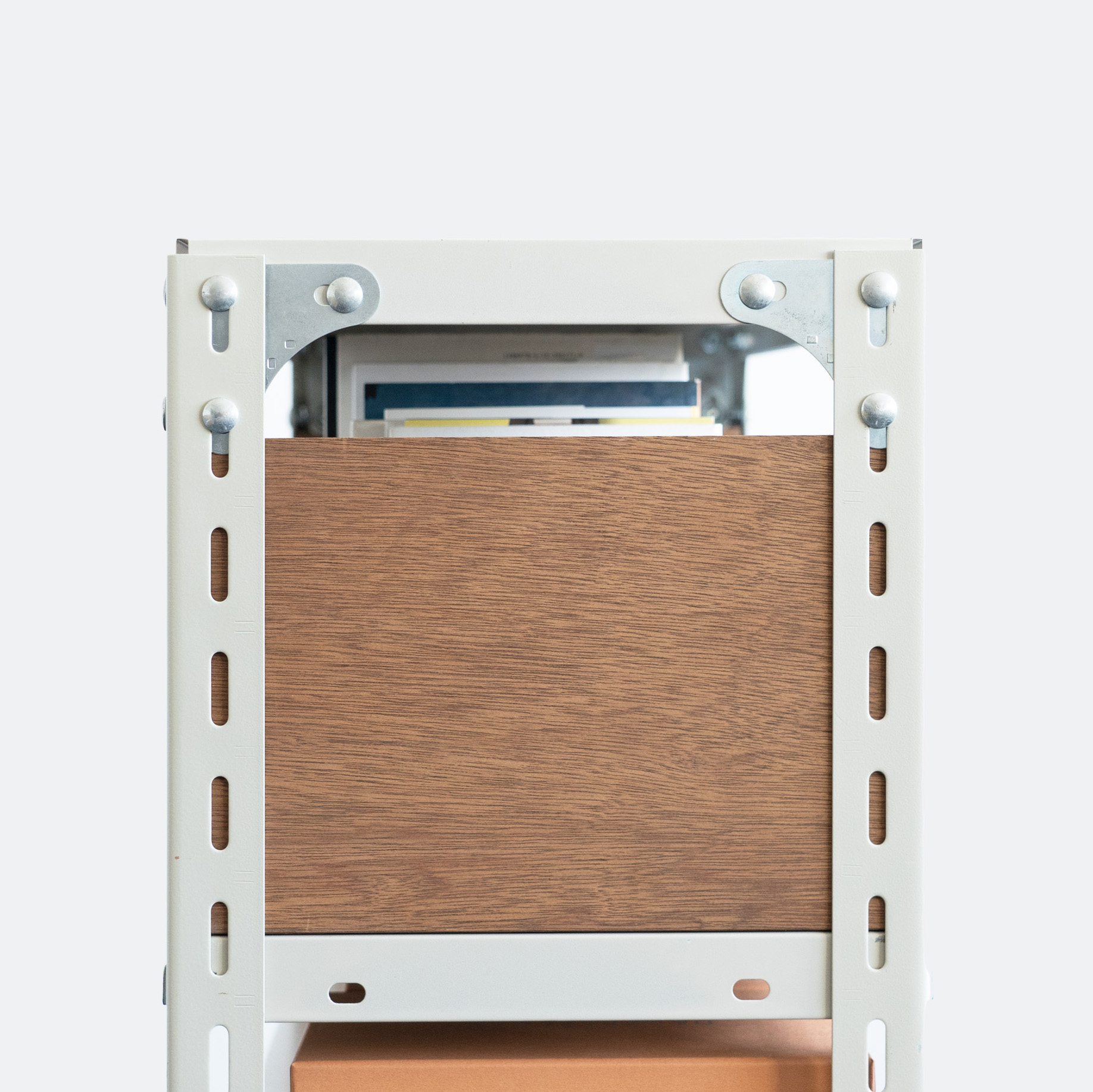 優れた機能性と無駄のないデザイン工業用スチールシェルフ | D&DEPARTMENT