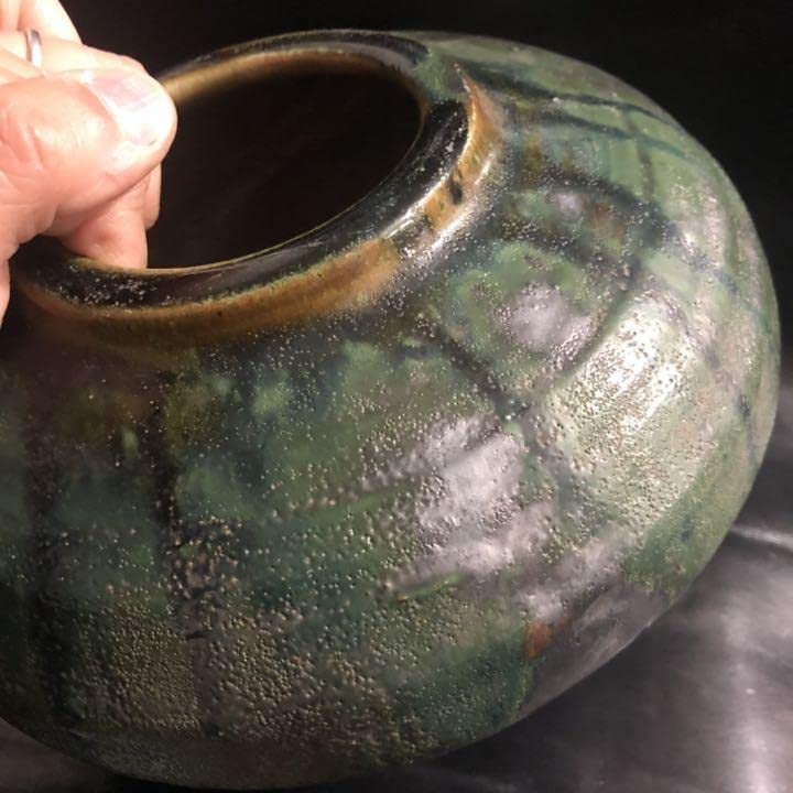 Amazon.co.jp: 遺品整理蔵の奥から怪しげな古い謎の壺、壷、花瓶が出