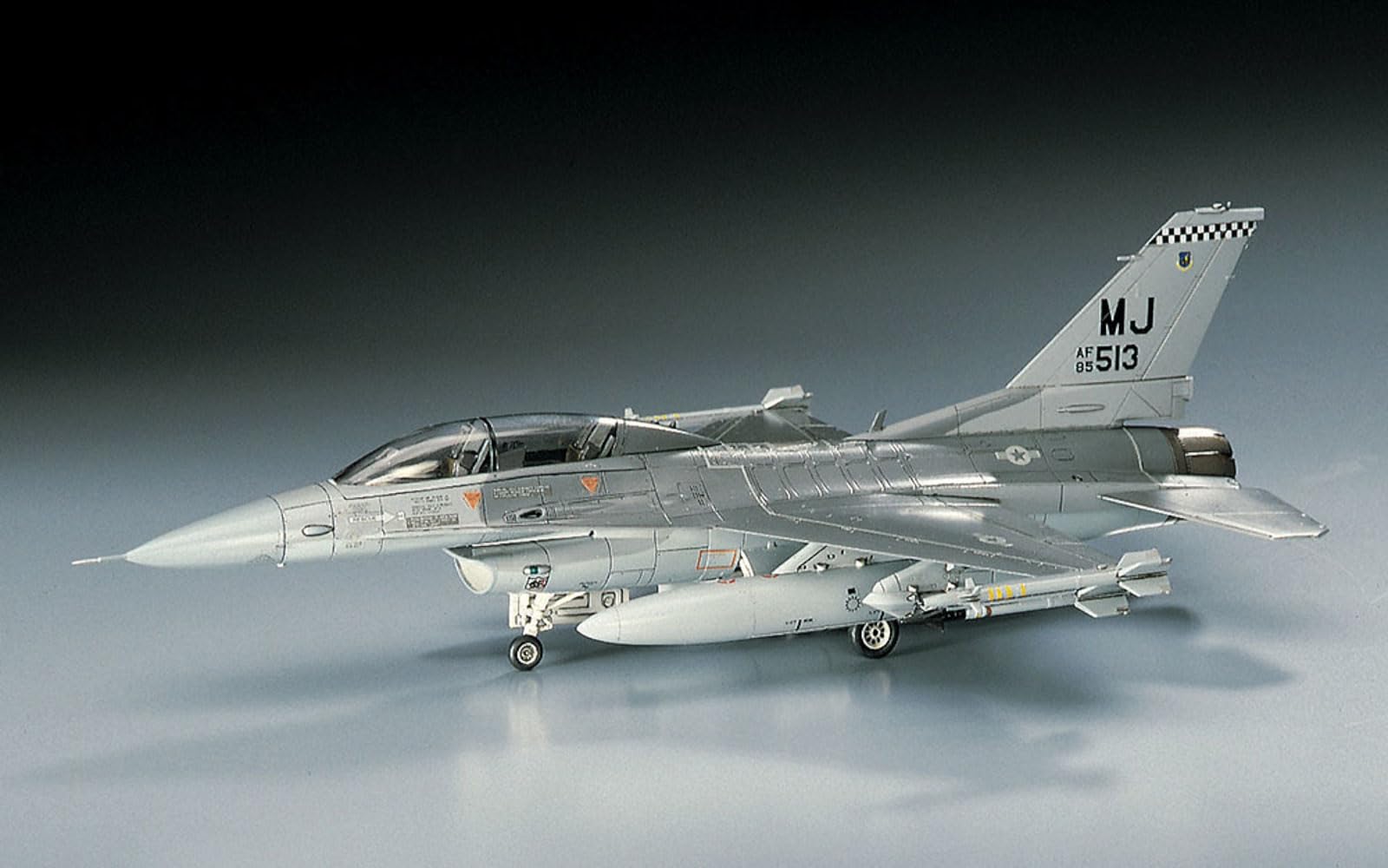 Amazon | ハセガワ 1/72 アメリカ空軍 F-16D ファイティングファルコン