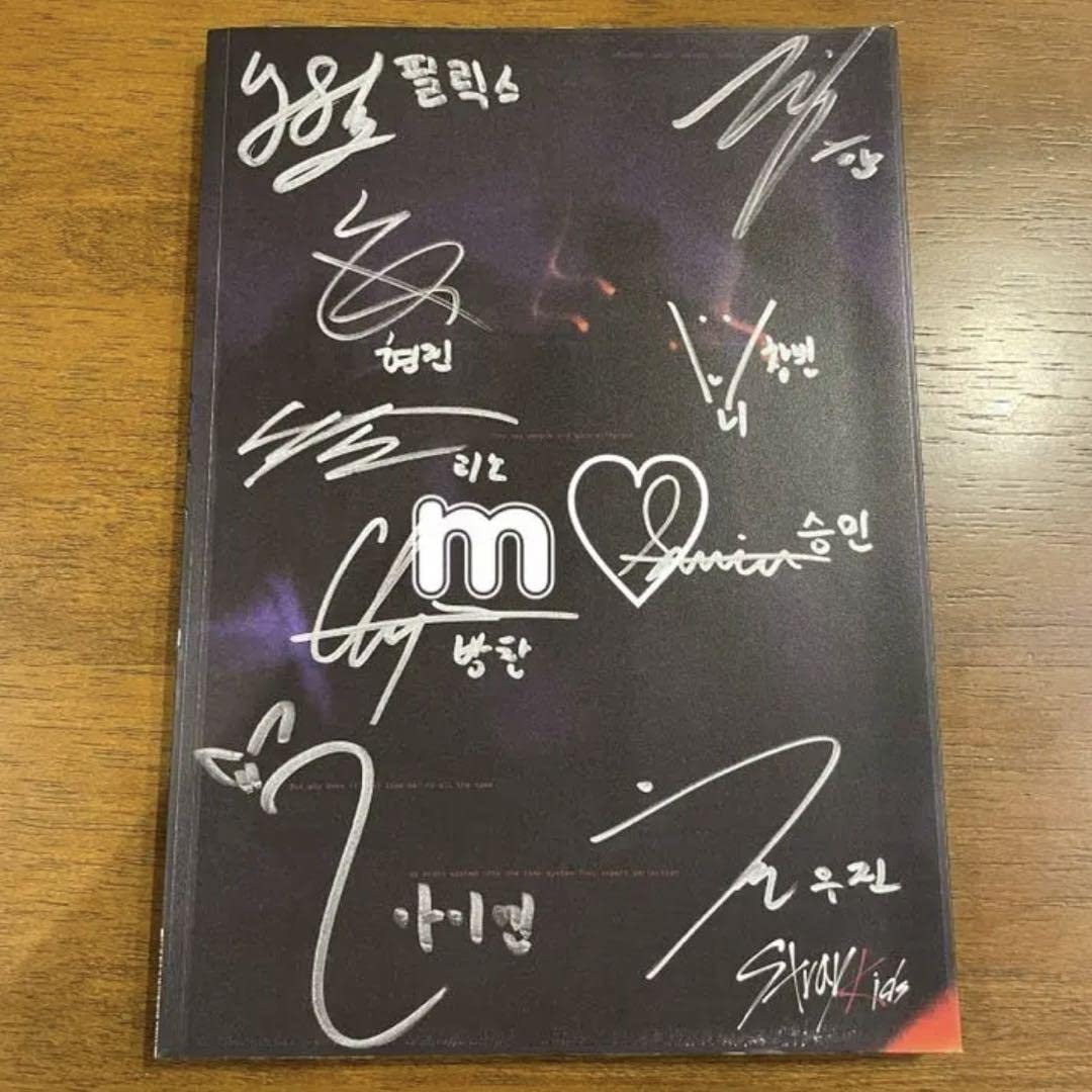 Amazon.co.jp: stray kids 直筆サイン入りCD : パソコン・周辺機器