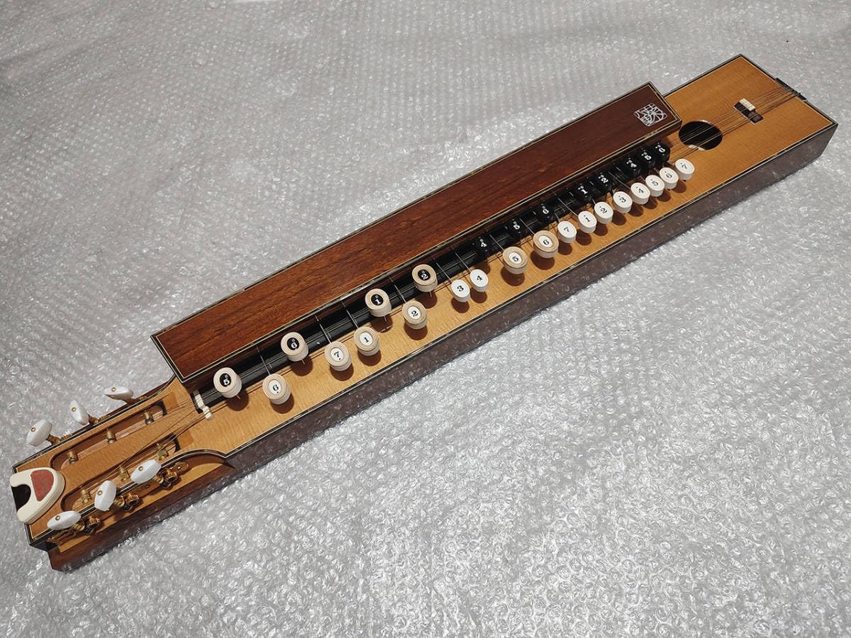 Amazon.co.jp: 高級 菊八重 大正琴 ケース付 螺鈿細工 : 楽器・音響機器