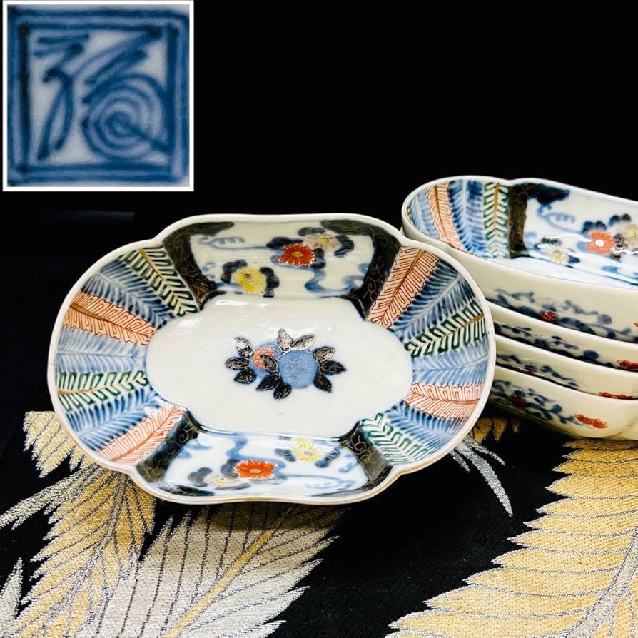 Amazon.co.jp: 酒井田柿右衛門作 渦福角福銘 染錦水面花絵拓榴文 高台