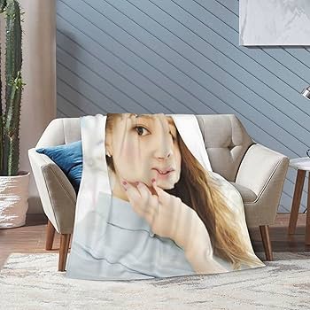 Amazon｜西野カナ ブランケット 毛布 ひざ掛け 掛け布団 シングル