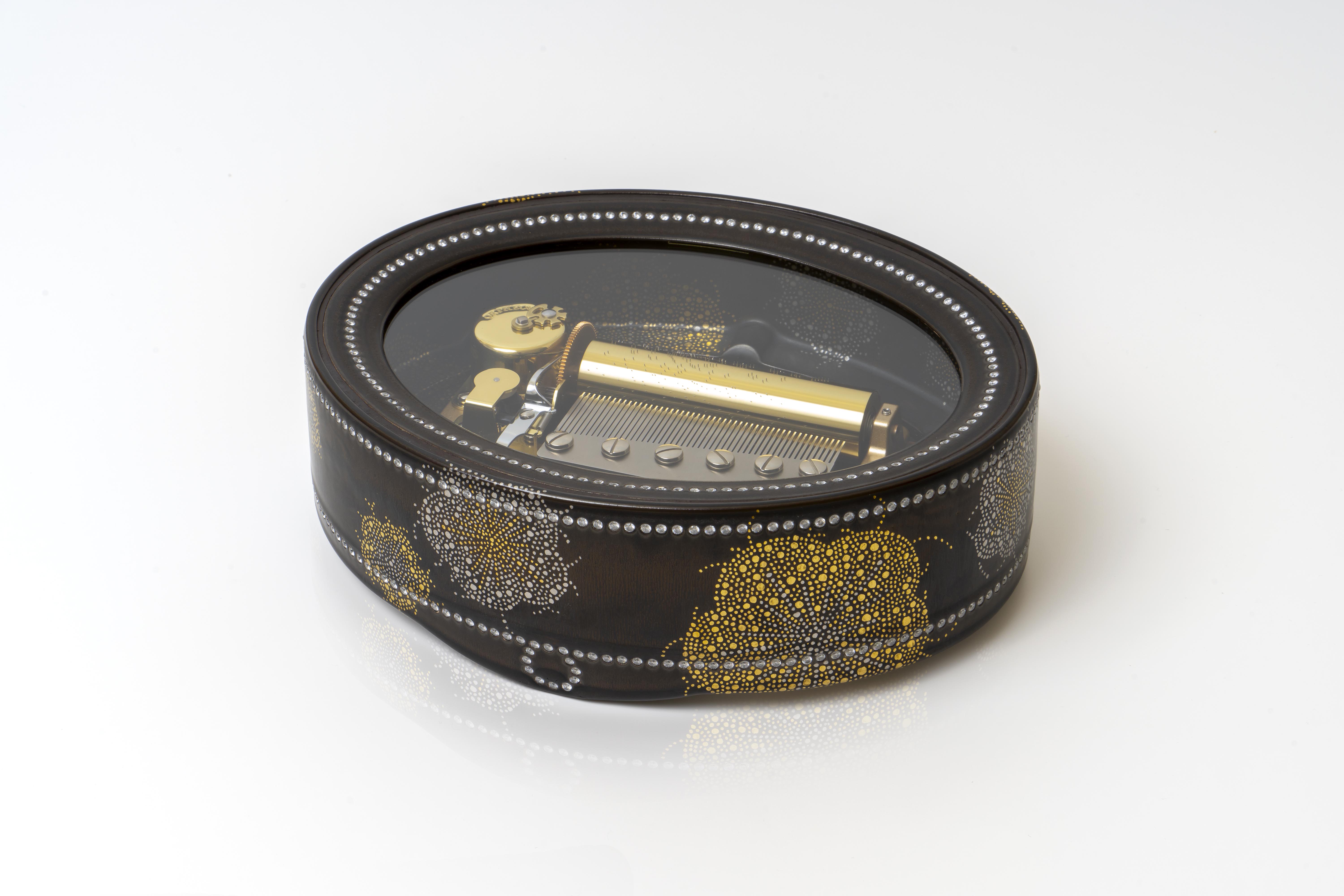 禾目天目釉 金彩梅文 - ニデックオルゴールショールーム | 京都・烏丸御池