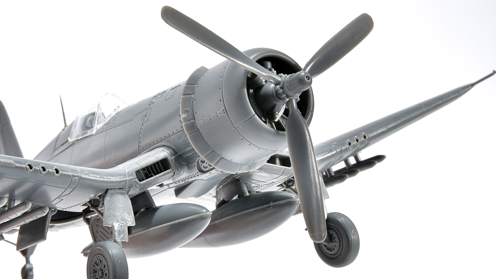 花金だ！仕事帰りに買うプラモ。／週末は逆ガル翼の傑作機に会いに行