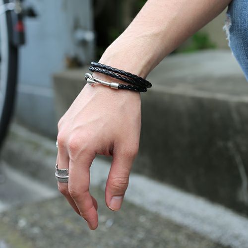 J-NS034-BK)編み込みレザーブレスレット3巻-ブラック｜アクセサリー
