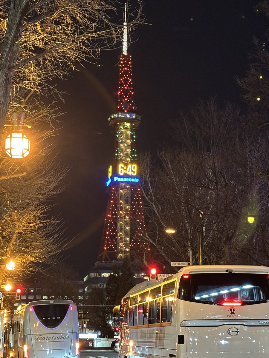 クリスマスイルミネーションがXで輝く冬の風物詩