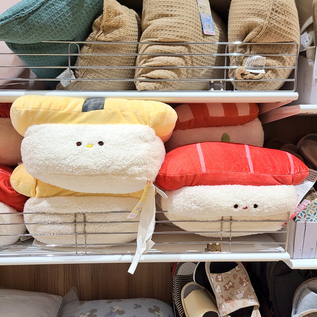 数日前にDAISOさんで見掛けたお寿司のクッション、可愛くてじわじわ気