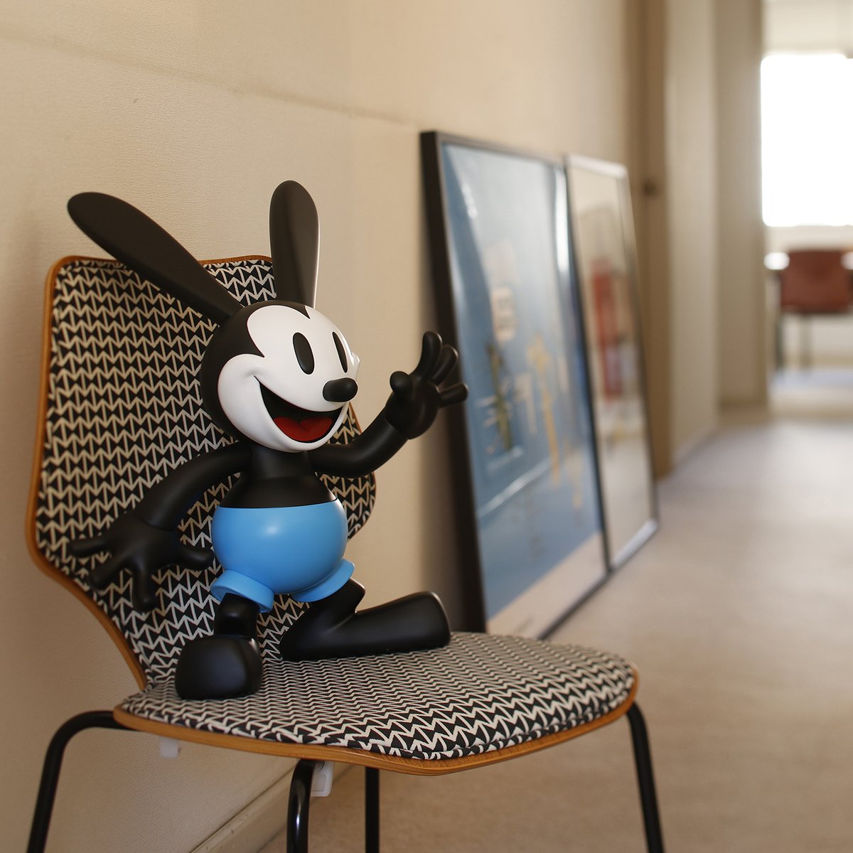 オズワルド・ザ・ラッキー・ラビット ビッグソフビフィギュア が本日