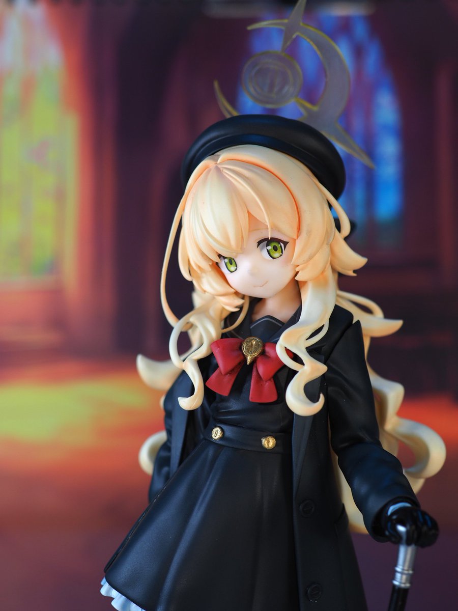 ブルーアーカイブより、全てが謎に包まれた黒幕ニヤニヤ教授の立体