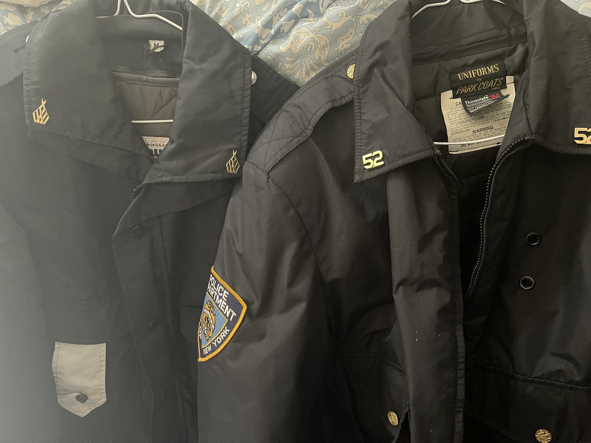 RT @sannnoshin0301: 右は実物のNYPDジャケット 左はLAとかの実物を