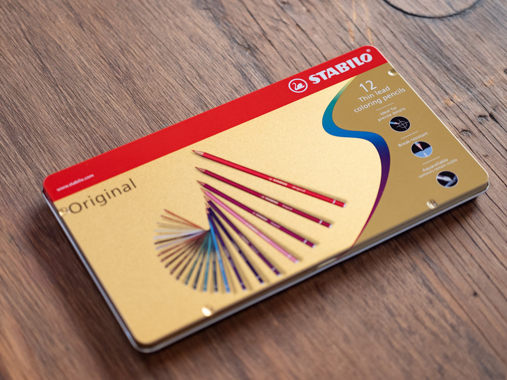 スタビロ オリジナル 水彩色鉛筆 缶ケースセット 12色 – 文化堂