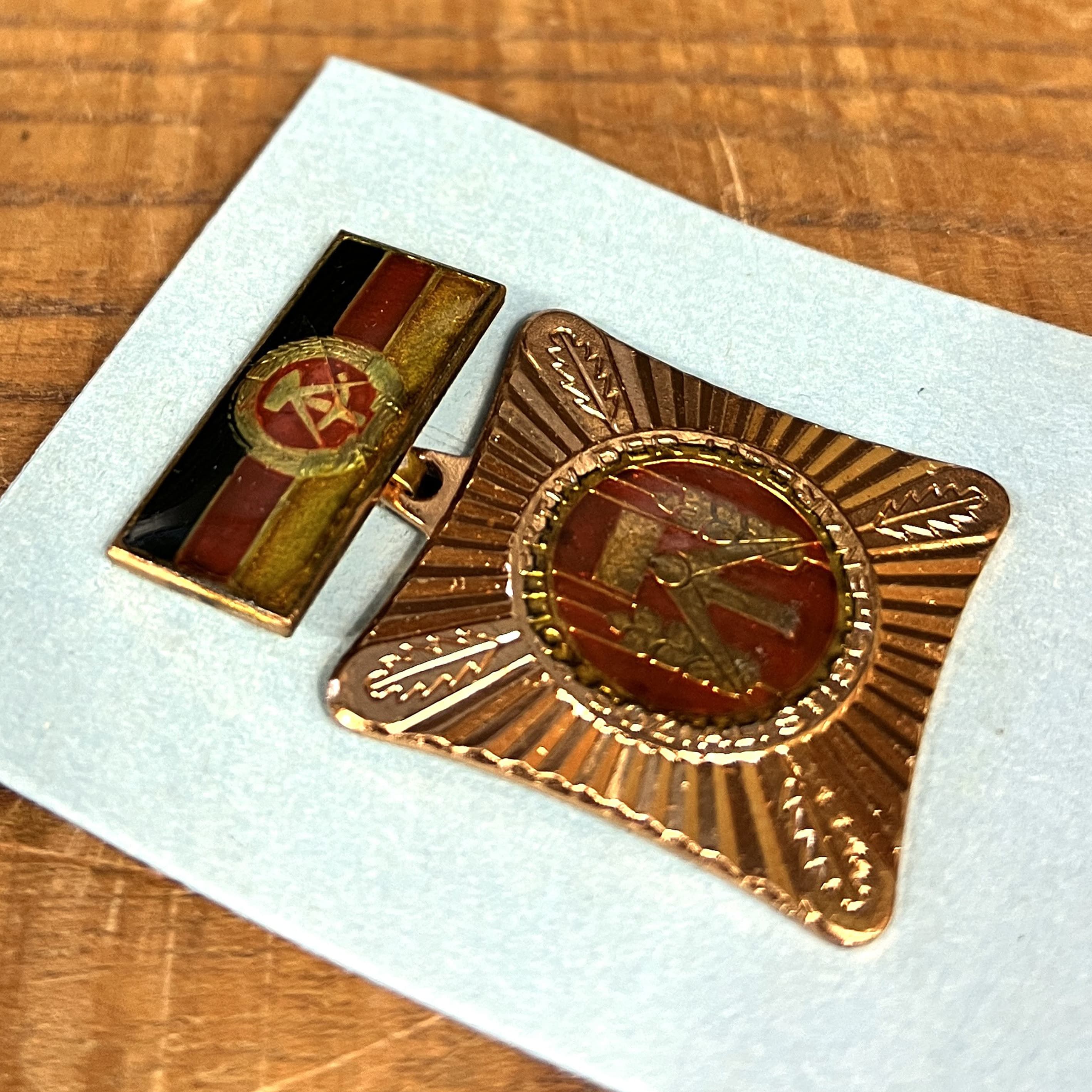 東ドイツ放出品 社会主義労働集団優秀バッジ 勲章 | ミリタリー