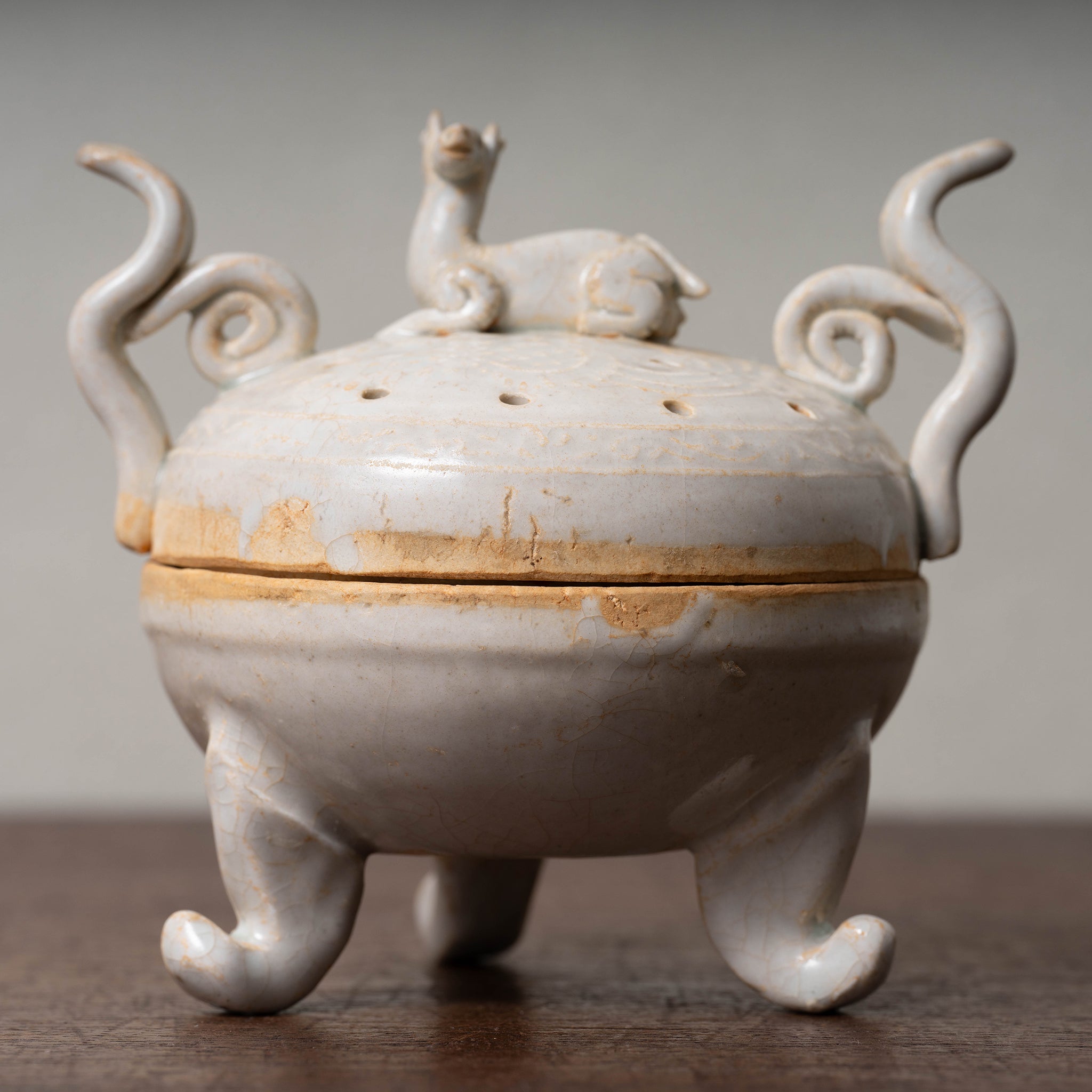 唐代 景徳鎮 白磁馬蓋付三足香炉 – 燦禾 SANKA